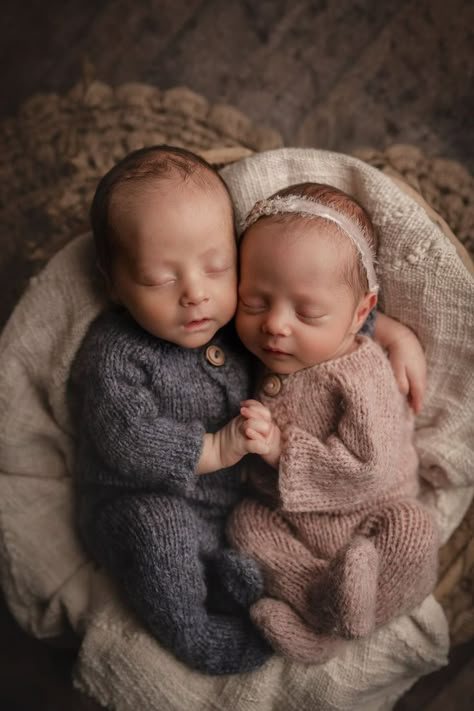 Twin Babies Pictures, Newborn Twin Photos, Twin Baby Photography, Twin Baby Photos, Twin Pictures, Child Sleep, Twin Photography, Foto Newborn