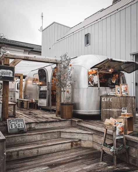 Coffee The Airstream Garden 👀. Tokyo, Japan 🇯🇵. 📷 @hasinghaa •⠀ •⠀ •⠀ •⠀ •⠀ •⠀ #designrestaurants #designrestaurants_tokyo… Airstream Coffee Trailer, Airstream Coffee Shop, Airstream Restaurant, Coffee Airstream, Swamp Juice, Coffee Caravan, Airstream Food Truck, Airstream Bar, Boutique Trailer