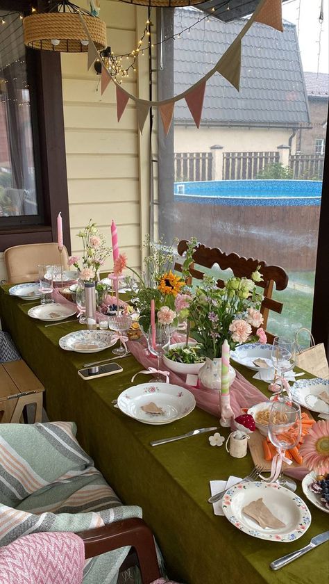 Green Garden Party Decorations, Birthday Setup Ideas, Mimi Birthday, Party Ideas Birthday, 18th Birthday Party Themes, 17th Birthday Ideas, Eighteenth Birthday, Birthday Dinner Party, Garden Party Birthday