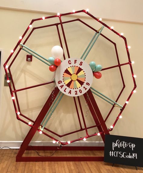 Our Pic-DIY Ferris Wheel, Party Prop Fair Parade Float Ideas, Circus Props Diy Carnival Themes, Carnival Props Diy, Ferris Wheel Diy Projects, Picture Ferris Wheel Diy, Diy Ferris Wheel, Diy Carnival Decorations, How To Make A Ferris Wheel Diy, Make A Ferris Wheel