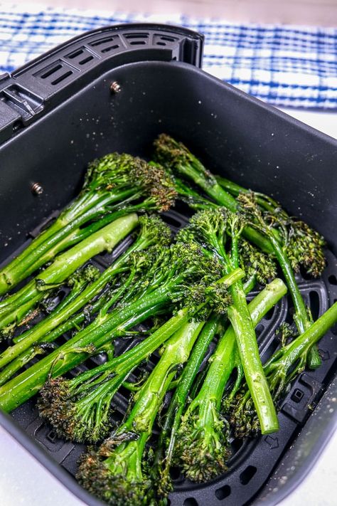 Air Fryer Broccolini, Brocollini Recipes, Broccoli In Air Fryer, How To Cook Broccolini, Brocolini Recipes, Baby Broccoli Recipe, Air Fryer Broccoli, Baby Broccoli, Broccolini Recipe