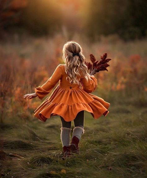 Fall Pictures Kids, Halloween Baby Photos, Fall Photoshoot Family, Toddler Poses, Magical Autumn, Kids Falling, Toddler Photoshoot, Toddler Girl Fall, Fall Shoot