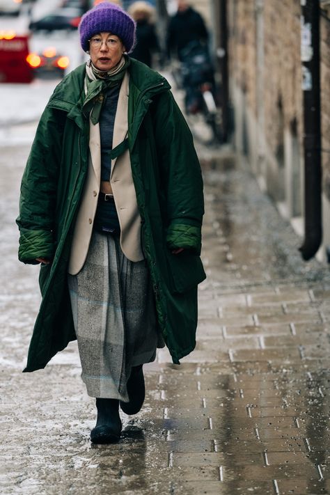 Sweden Street Style, Layering Street Style, Layered Winter Outfits, Winter Layering Outfits, Winter Mode Outfits, Stockholm Fashion Week, Fashion Background, Stockholm Street Style, Cooler Look