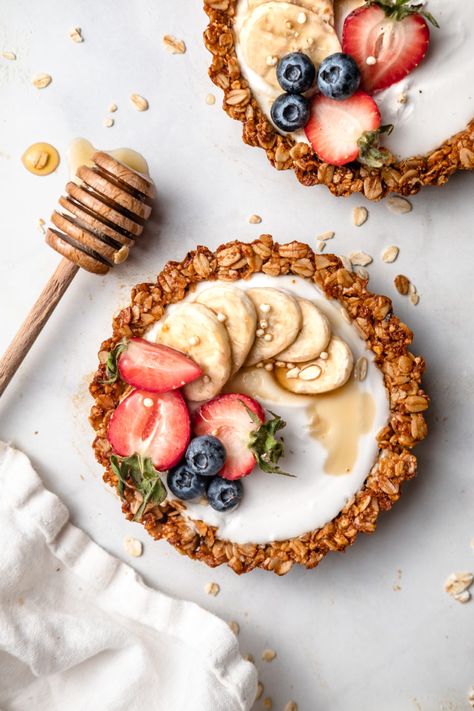 Breakfast Granola Yogurt Tarts - Delight Fuel Yogurt Tart, Granola Ingredients, Breakfast Granola, Mini Torte, Tart Filling, Granola Breakfast, Yogurt And Granola, Vegan Cheesecake, Coconut Yogurt