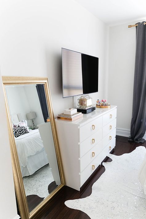 Gold Bedroom Decor, Bedroom Styling, Gold Bedroom, Casa Vintage, White Dresser, Union City, Length Mirror, Simple Bedroom, Room Inspiration Bedroom