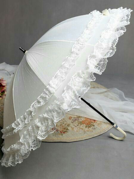 Gaun Abad Pertengahan, Anting Manik, Lace Umbrella, Cute Umbrellas, Old Fashion Dresses, Princess Core, Umbrellas Parasols, Lolita Dress, Mode Vintage