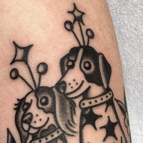 Courtney Kay O'Shea on Instagram: "Couple little alien pups for Amber, based on her actual pups. Thank you again!" Kawaii Dog Tattoo, Traditional Tattoos Dog, Unique Dog Tattoos, Small Dog Tattoo Ideas, Doodle Dog Tattoo, Small Dog Tattoos, Alien Tattoo, Doodle Dog, Tattoo Portfolio