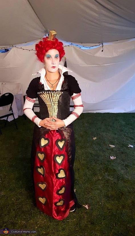 Queen of Hearts - 2017 Halloween Costume Contest Diy Queen Of Hearts Costume, Old Corset, Diy Queen Of Hearts, 2017 Halloween Costumes, Queen Of Hearts Costume, Easy Diy Costumes, Diy Storage Rack, Costume Works, Halloween Costume Contest