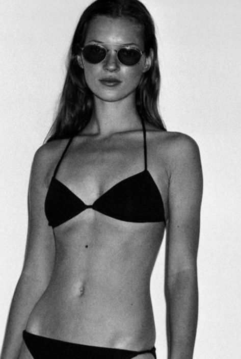 #katemoss Supermodel Body, Kate Moss 90s, Women Images, Rectangle Body Shape, Queen Kate, Miss Moss, 90s Model, 90s Supermodels, 90s Models