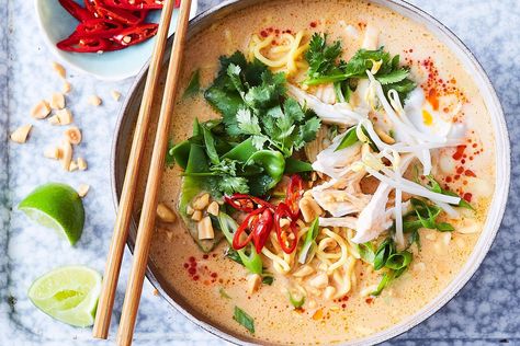 Two of your favourite Asian dishes, chicken satay and noodle soup, come together in this quick and delicious meal. Momofuku Noodles, Spicy Chicken Ramen, Momofuku Recipes, Chicken Ramen, David Chang, Ramen Bowls, Noodle Bar, Delicious Soups, Chicken Breast Fillet