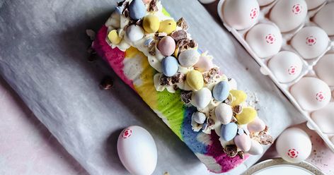 Easter Swiss Roll Cake, Easter Swiss Roll, Easter Dessert Table, White Food Coloring, Swiss Roll Cake, Cake Rolls, Chantilly Cream, Swiss Roll, Chocolate Eggs