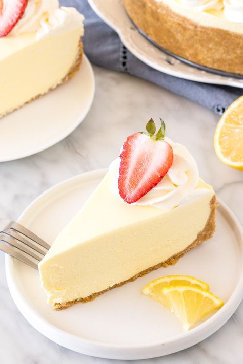 This easy jello cheesecake is completely no-bake and perfect for summer! You'll love the tangy, creamy filling and graham cracker crust. Sf Jello Cheesecake Recipes, Jello No Bake Cheesecake Recipes, Jello Cheesecake Recipes, Cheesecake With Gelatin, Jello No Bake Cheesecake, Cheesecake Jello, Jello Cheesecake, Cheesecake With Whipped Cream, Cottage Meals