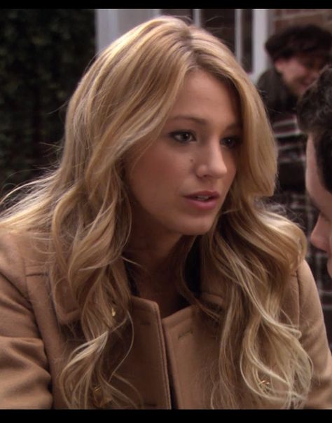 Serena Van Der Woodsen hair Serena Van Der Woodsen Hair, Blake Lively Hair, Serena Van Der, Golden Blonde Hair, Serena Van, Serena Van Der Woodsen, Honey Blonde Hair, Blonde Hair Inspiration, Hair Inspo Color