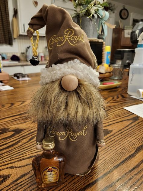 Crown Royal Diy, Crown Royal Crafts, Crown Royal Quilt, Crown Royal Bottle, Crown Bottle, Crown Royal Bags, Make A Crown, Crown Crafts, Diy Crown