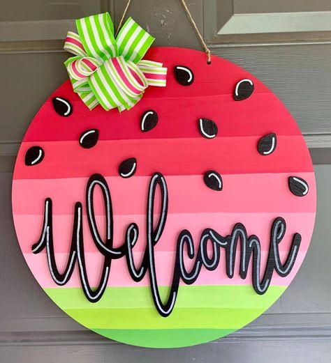 Watermelon Door Hanger, Circle Signs, Couronne Diy, Watermelon Wreath, Watermelon Crafts, Watermelon Decor, Round Signs, Door Hangers Diy, Door Signs Diy