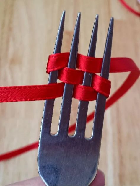 Fork Bow, Diy Gift Bow, Homemade Bows, Bows Diy Ribbon, Diy Bows, Ribbon Headbands, Tiny Bow, Bow Tutorial, Narrow Hallway