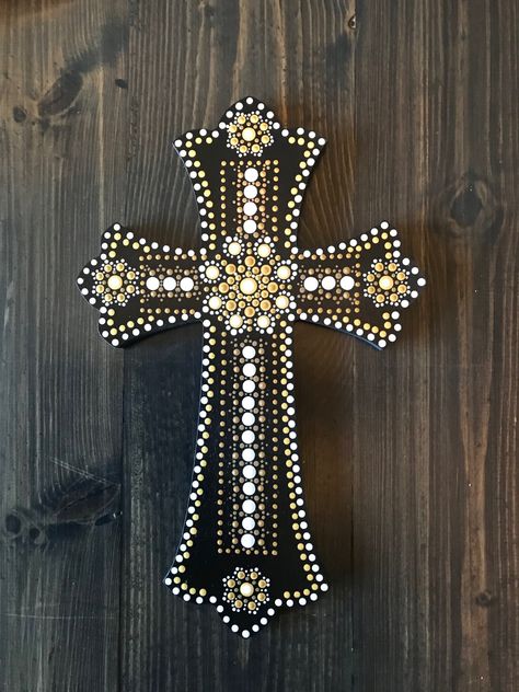 Cross Dot Art, Dot Painting Crosses, Dot Painted Crosses, Wooden Cross Painting Ideas, Cross Dot Painting, Cross Mandala, Painted Wooden Crosses, Painted Crosses, Wooden Cross Crafts