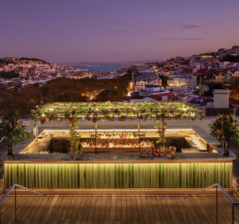 Sky Bar Lisboa by SEEN Lisbon Vacation, Best Rooftop Bars, Sky Bar, Drink Menu, Spain And Portugal, Rooftop Bar, Italian Restaurant, Travel Bucket, Mojito