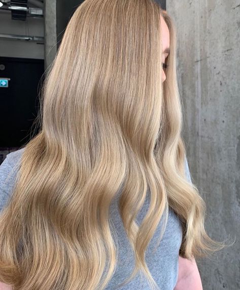 Vanilla Blonde Balayage, Vanilla Hair, Vanilla Blonde, Hair Color Caramel, Ginger Hair Color, Gorgeous Hair Color, Dirty Blonde Hair, Dark Blonde Hair, Blonde Hair Inspiration