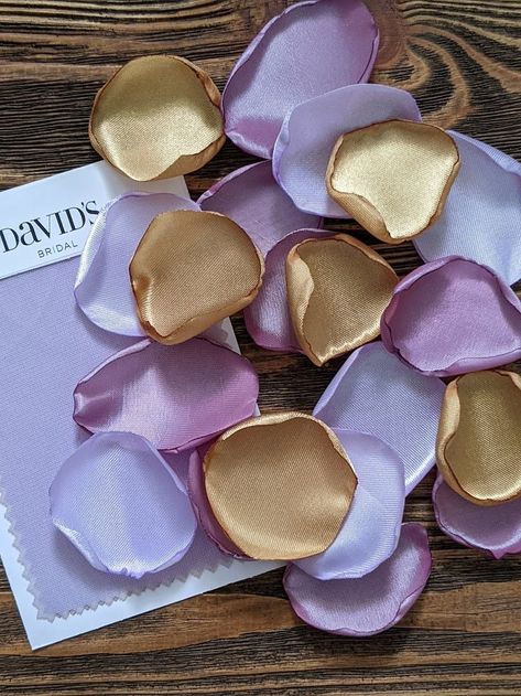 Iris or lavender antique gold and amethyst rose petals for wedding decor-flower girl petals for baskets-aisle runner pew decorations flowers Inexpensive, affordable, fresh looking appearance, low maintenance, easy to clean, hassle and allergen-free, and 100% venue friendly🌸 💰 Apply coupon code " SAVEMORE" to receive 20% OFF when you buy 200 petals or more 💰 The colors included in the listing for these flower petals are lavender, antique gold, and amethyst. Custom orders are always welcomed :) Lilac And Rose Gold Wedding Color Schemes, Lavender And Gold Wedding, Rose Petals For Wedding, Bridgerton Wedding, Pew Decorations, Purple And Gold Wedding, Decorations Flowers, Flower Girl Petals, Wedding Toss