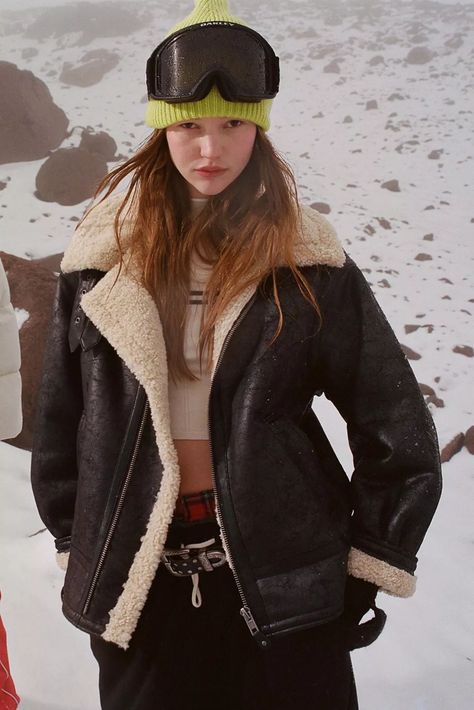 BDG Oversized Aviator Jacket | Urban Outfitters Red Lipstick Outfit, Shearling Aviator Jacket, Aviator Jacket, Long Black Coat, Long Coats, Cozy Tops, Style Coat, Aviator Jackets, Aviator Style