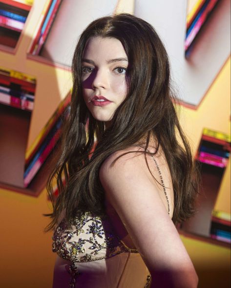 Brunette Anya Taylor Joy, Anya Taylor Joy Makeup, Anja Taylor Joy, Anya Taylor Joy Brunette, Anya Taylor Joy Aesthetic, Aesthetic Brunette, Joy Aesthetic, Husband Fashion, Anya Joy