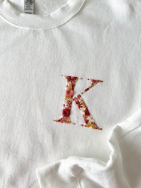 Floral Embroidery Sweatshirt, How To Embroider By Hand Letters, K Embroidery Letter, Hand Embroidery Sweatshirt Diy, Sweatshirt Hand Embroidery, Initial Embroidery Letters, Embroidery Initials Letters, Embroidery On Sweatshirts, Diy Embroidered Sweatshirt