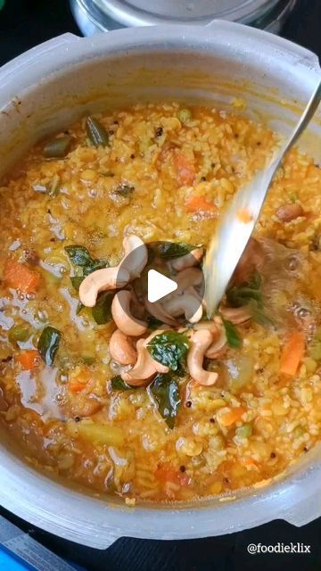 Bisibelebath Recipe, Toor Dal, Bath Powder, Mumbai Food, Red Chilli Powder, Chopped Carrots, Trending Recipes, South Indian Food, Green Chilli