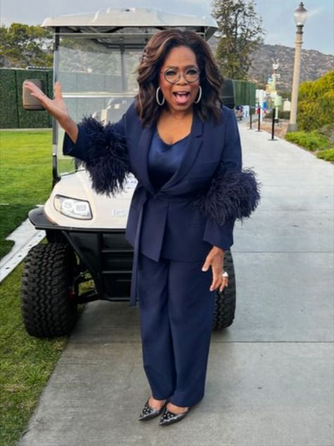 Oprah Winfrey Wearing Matte Crepe Feather Blazer and Round Hem Pant Young Oprah, Oprah Winfrey Style, Colorful Suit, Style Categories, Apple Shape Fashion, Sally Lapointe, She Changed, Asymmetrical Midi Skirt, Shape Fashion