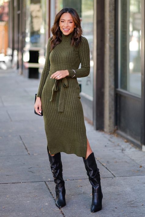 Ribbed Midi Dress Outfit, Midi Sweater Dress Outfit, Green Fall Dresses, Ribbed Dress Outfit, Sweater Dress Outfit Fall, Midi Dress Outfit, Midi Sweater Dress, Look Polished, Sweater Dress Outfit