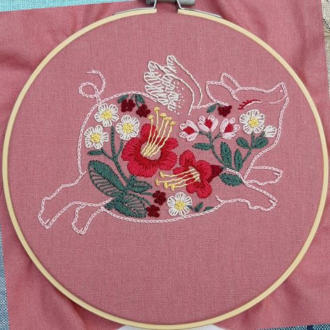 Pig Embroidery, Embroidery Stitches Flowers, Pig Design, Valentine Embroidery, Embroidery Template, Hand Embroidery Kit, Hand Embroidery Flowers, Flower Diy Crafts, Hand Embroidery Pattern