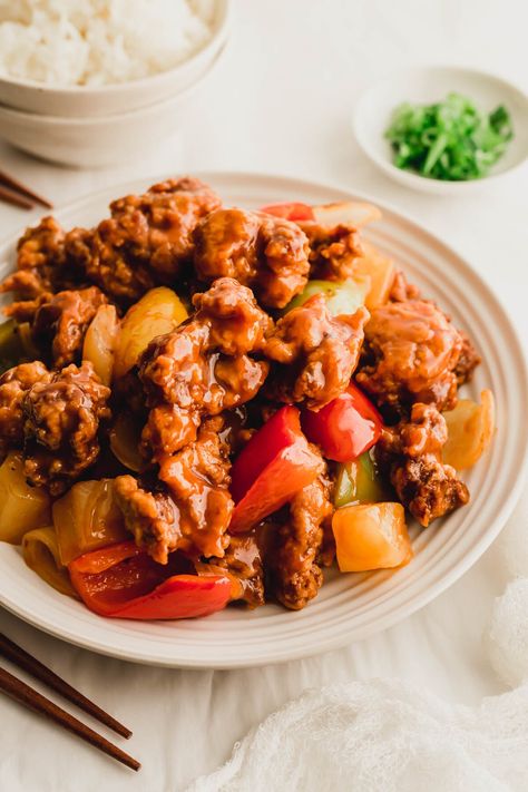 Sweet and sour pork in a dish. Sweet N Sour Pork, Sweet Sour Pork, Pickle Butter, Pork Steak, Canned Pineapple, Spicy Pork, Sweet And Sour Sauce, Baked Tofu, Fried Pork