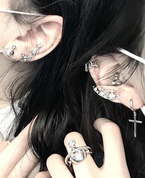 Vivienne Westwood Jewellery, Cool Ear Piercings, Ear Style, Aesthetic Tumblr, Jewelry Outfit, Piercing Tattoo, Body Mods, Girly Jewelry, Fashion Aesthetic