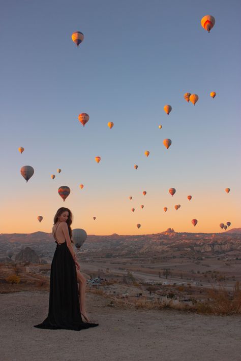 Cappadocia Photo Ideas, Cappadocia Turkey Outfit, Capadocia Aesthetic, Turkey Photo Ideas, Cappadocia Turkey Photography, Cappadocia Turkey Aesthetic, Cappadocia Outfit, Turkey Photoshoot, Capadocia Turkey