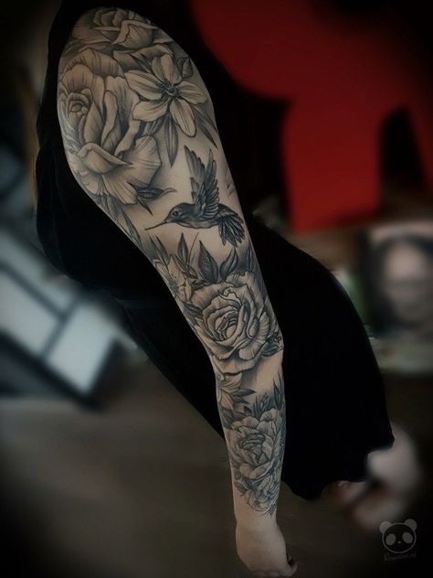 Found on Pinterest. Love the shaded edges. Girly Sleeve Tattoo, Bird Tattoos Arm, Tattoo Japanese Style, Full Sleeve Tattoo Design, Flower Tattoo Sleeve, Hummingbird Tattoo, Full Sleeve Tattoos, Tattoo Arm, Bird Tattoo