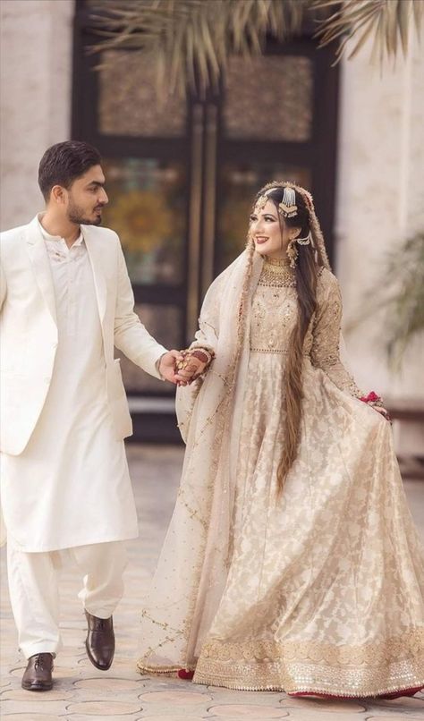 A long golden maxi with traditional jewellery and grooms white outfit is perfect for Nikkah occasion. This dress is from @mahawajahat. Engagement Couple Dress, Wedding Dress Pakistani, Simple Elegant Wedding Dress, Wedding Dresses Pakistani, Dress Pakistani, Nikah Dress, Desi Wedding Dresses, Nikkah Dress, Couple Wedding Dress