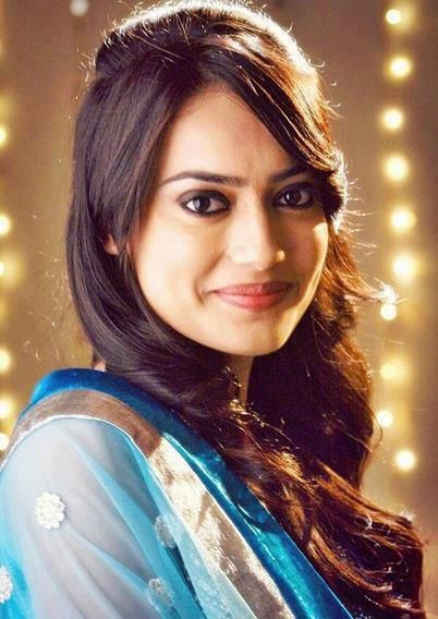 Zoya's engagement look Tv Actress Images, Surbhi Jyoti, Actress Hairstyles, Romantic Photoshoot, Indian Tv Actress, Adorable Wallpapers, Desi Beauty, Hd Wallpapers, Stylish Girl