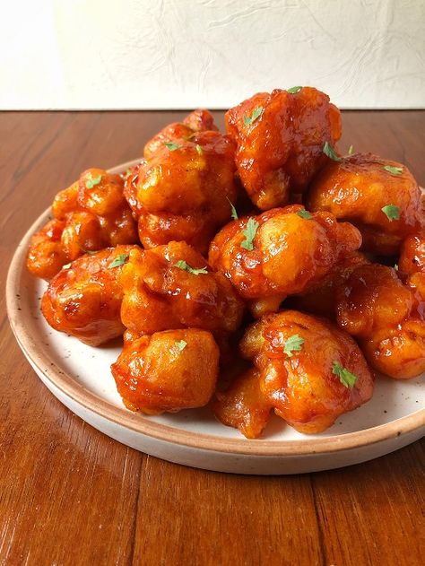 Fried Cauliflower Bites, Flexible Dieting Recipes, Easy Cauliflower Recipes, Vegan Bites, Pizza Toast, Kabab Recipe, Spicy Cauliflower, Zucchini Blossoms, Easy Cauliflower