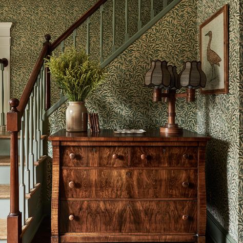 We let the walls do the talking at our Carriage House Project. Bold botanical wallpaper instantly draws the eye in for a unique and… | Instagram William Morris Interior, William Morris Inspired, Inspired Interiors, William Morris Designs, Botanical Wallpaper, Carriage House, Exterior Decor, Front Doors, Earthy Tones