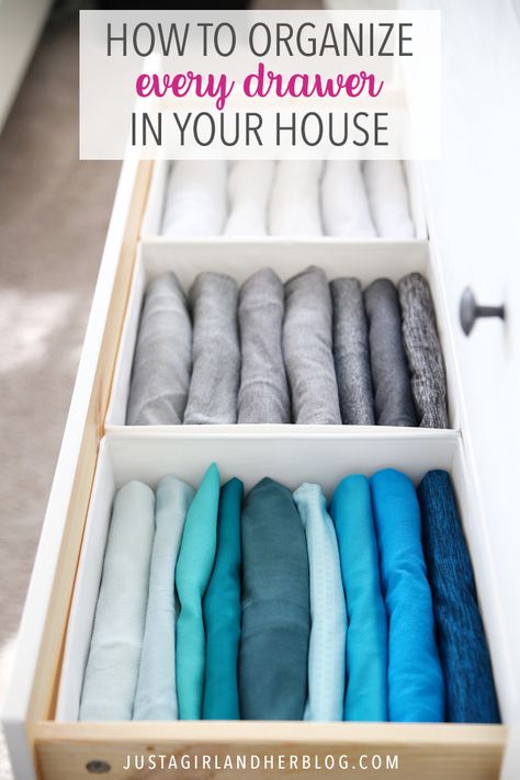 Organize all of the drawers in your house with these simple tips and tricks and beautiful inspiration photos! | #drawerorganization #organizeddrawers #drawers #konmari #folding #clothes #clothesorganization #organizedclothes Konmari Folding, Craft Room Closet, Bathroom Drawer Organization, Dresser Drawer Organization, Repurposed Dresser, Dresser Organization, Living Modern, Inspiration Photos, Organize Drawers