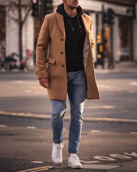 A Coat Outfit, Tan Coat Outfit Winter, Outfits With Coats, Mens Trench Coat Outfit, Tan Trench Coat Outfit, Tan Coat Outfit, Hongkong Outfit, Tan Overcoat, Trench Coat Street Style