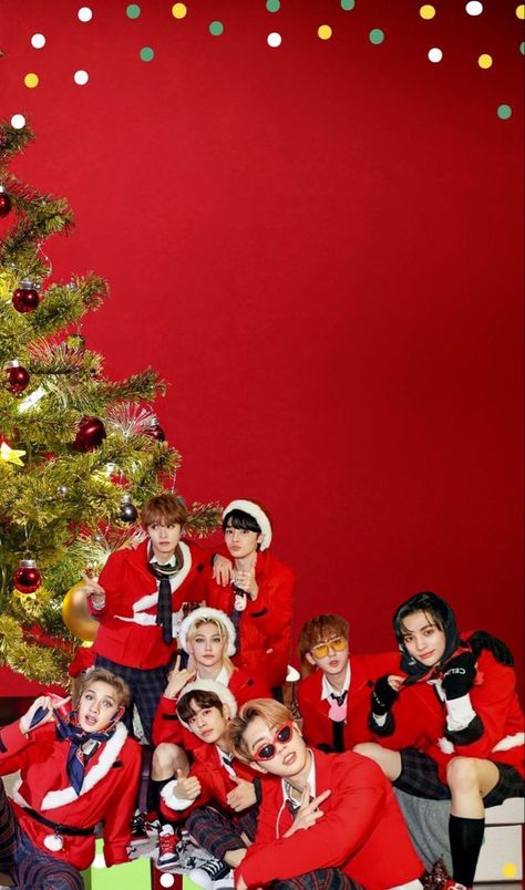 Skz Xmas Wallpaper, Christmas Skzoo Wallpaper, Straykids Christmas Pfp, Kpop Wallpaper Christmas, Christmas K Pop Wallpaper, Skz Wallpaper Christmas, Skz Christmas Wallpaper Ot8, Christmas Evel Skz Wallpaper, Felix Christmas Wallpaper