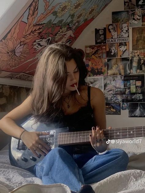 Rocker Girl Aesthetic, Instagram Manager, Book Sketch, Rock Aesthetic, Rockstar Aesthetic, Oc Face, Guitar Obsession, Rocker Girl, Guitar Girl