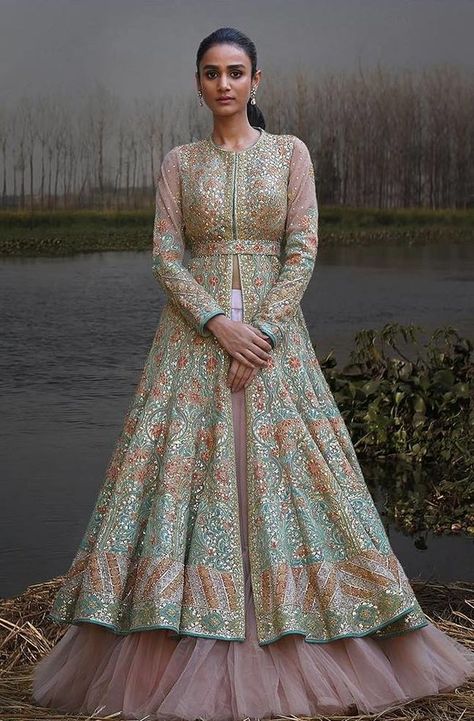 Jacket Style Lehenga, Lehenga Ideas, Elegant Lehenga, Long Choli Lehenga, Jacket Lehenga, डिजाइनर कपड़े, Raw Silk Lehenga, New Style Tops, Wedding Lehenga Designs