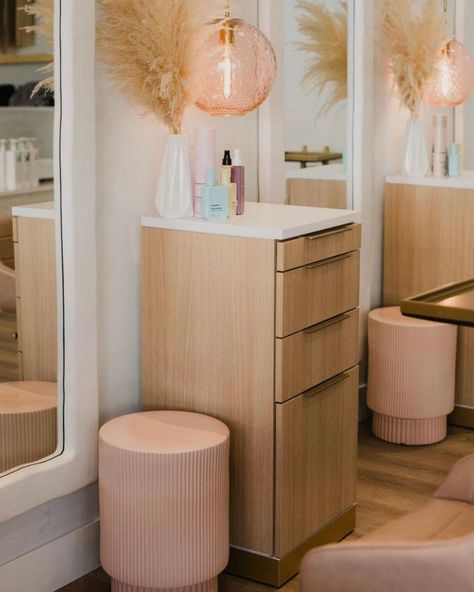 How to Choose the Best Hair Salon Stations | Minerva Beauty | Minerva Beauty Salon Suite Decor Small Spaces, Color Bar Salon Ideas, Vintage Salon Decor, Salon Organization Ideas, Salon Decor Studio, Rustic Salon, Hair Salon Stations, Salon Decorating, Salon And Boutique