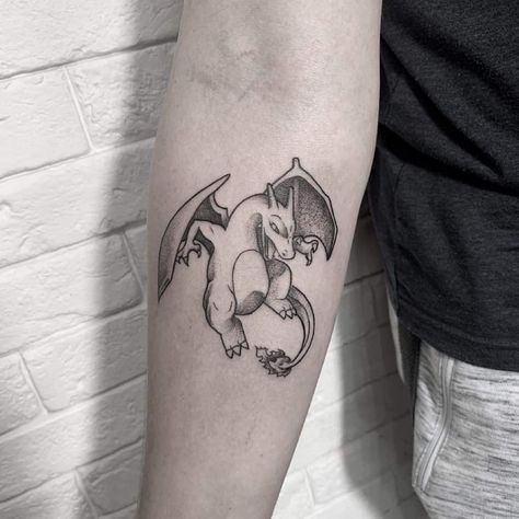 Black and White Minimalist Pokemon Tattoo Charmander Tattoo, Charizard Tattoo, Gengar Tattoo, White Pokemon, Pokemon Tattoos, Tatuagem Masculina Pequena, White Tattoos, Pokemon Black, Dragon Ball Tattoo