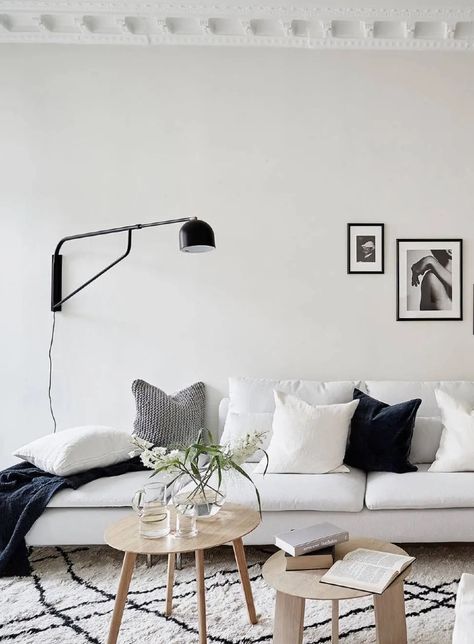 One IKEA sofa with so many different looks - DIY home decor - Your DIY Family Soderhamn Sofa, Söderhamn Sofa, Ikea Sofas, Minimalist Living Room Decor, First Apartment Decorating, Ikea Sofa, Living Room Decor Ideas, Living Room Remodel, Room Decor Ideas