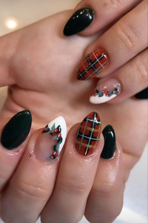 Cute green Christmas nails with festive tree designs Plaid Nail Art Christmas, Super Short Winter Nails, Christmas Nails Classy Elegant, Christmas Nails With Tree, London Nails Designs, Nordic Nails, Alternative Christmas Nails, Winter Solstice Nails, December Nail Art