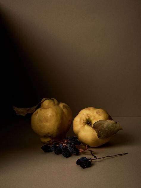 Quince and muscatel in moody light - Fruit Still Life | Editorial food photography | Sydney food photographer @vivianeperenyi Quince Fruit Photography, Pomegranate Still Life, Static Nature, Fruit Still Life Painting, Moody Still Life, Quince Fruit, Detail Photography, Fruit Still Life, Still Life Pictures