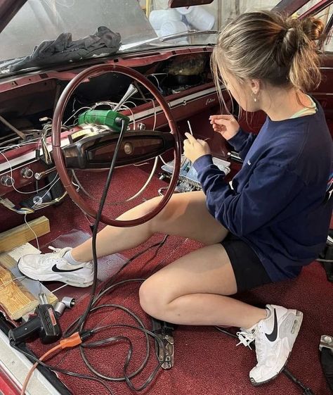 Mechanic Woman Aesthetic, Working On Cars Aesthetic, F1 Mechanic Aesthetic, Woman Mechanic Aesthetic, Fixing Cars Aesthetic, Mechanic Girl Aesthetic, Girl Mechanics Aesthetic, Auto Mechanic Aesthetic, Female Mechanic Aesthetic